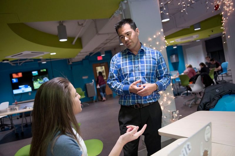 Entrepreneur-In-Residence Doug Dooley with undergraduates in the Innovate Living-Learning Community